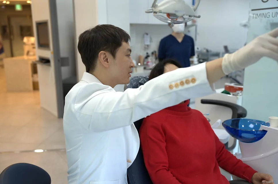 길동역 치과 치아가 깨졌을 때 대처 방법과 내원 시기 관련 사진 3