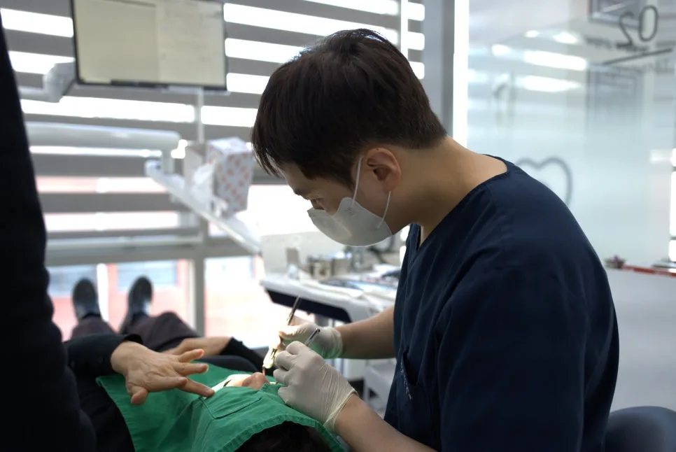 강동구 치과, 치아가 깨지는 이유는 충격 때문만이 아닙니다 관련 사진 2